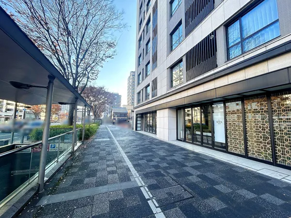 外観および御池通(東側を望む)