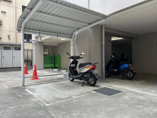 屋外ミニバイク置場(4台)