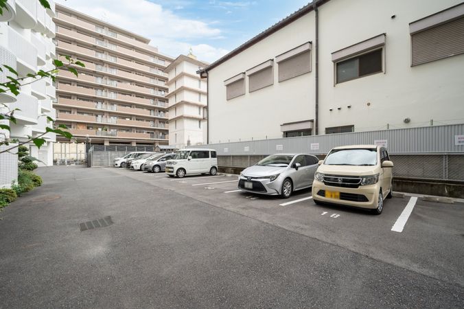 コスモトゥデイ 駐車場