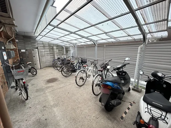 バイク置き場、駐輪場