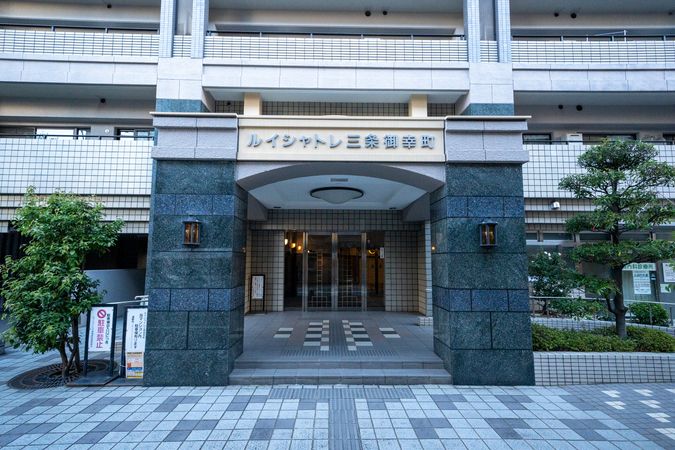 ルイシャトレ三条御幸町 エントランス ルイシャトレ三条御幸町 エントランス