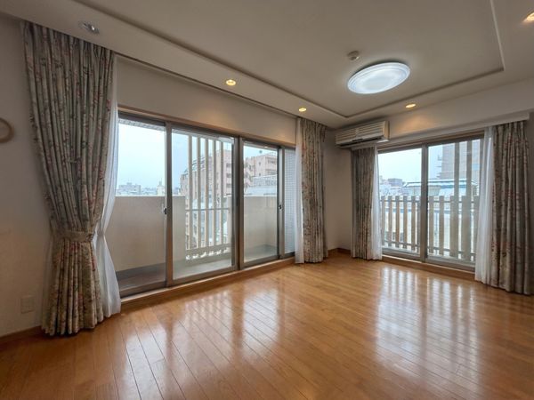 グラン・ブルー三条柳馬場 リビング グラン・ブルー三条柳馬場 リビング