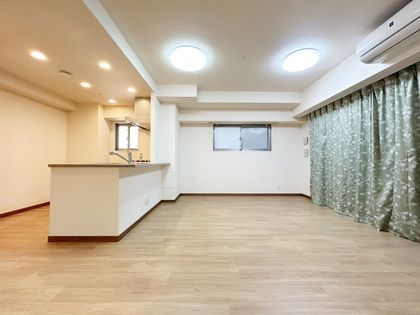 プレサンスロジェ烏丸御池 リビング