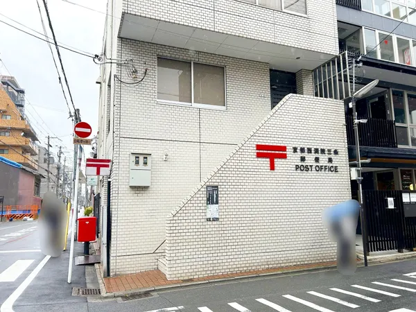 徒歩3分。