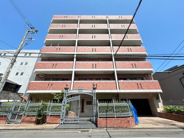 デリード府庁前 外観