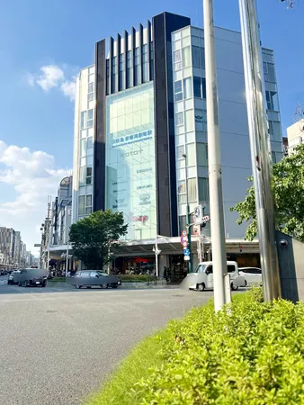 四条河原町交差点（北東）