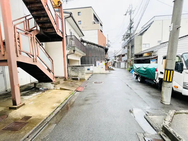 前面道路含む外観