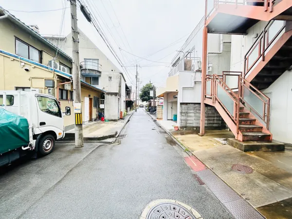 前面道路含む外観