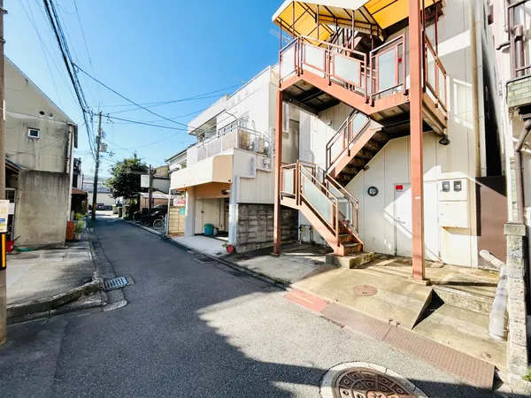 前面道路含む外観