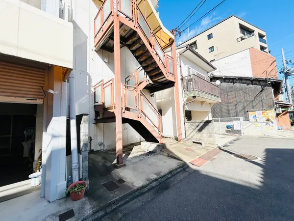 前面道路含む外観