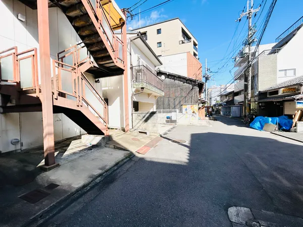 前面道路含む外観