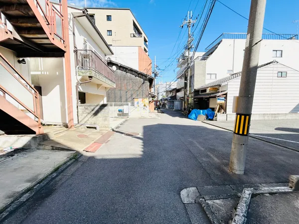 前面道路含む外観