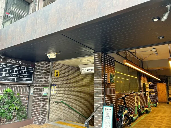 徒歩5分。