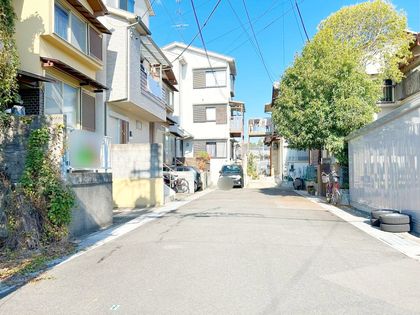 長岡京市滝ノ町2丁目 前面道路含む外観