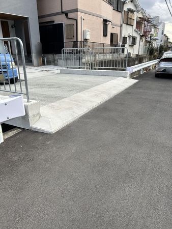 前面道路含む外観