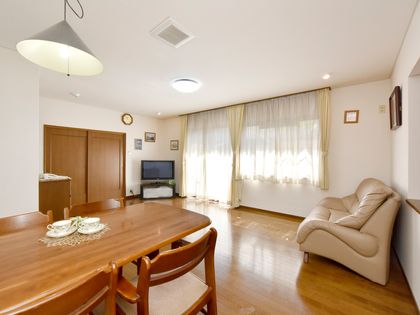 西京区御陵峰ケ堂町3丁目 リビング