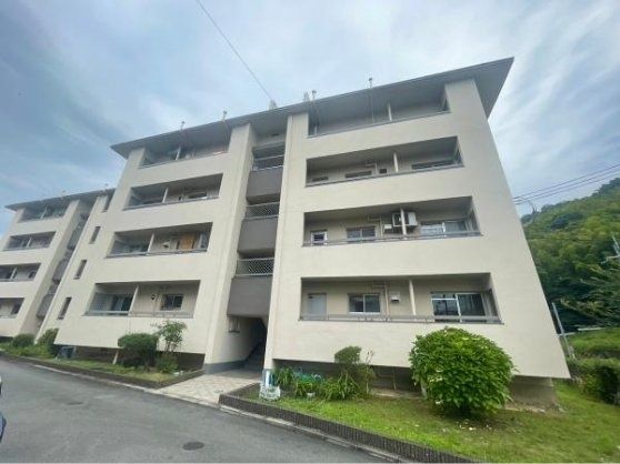 南円明寺ヶ丘団地 16棟 外観 南円明寺ヶ丘団地 16棟 外観