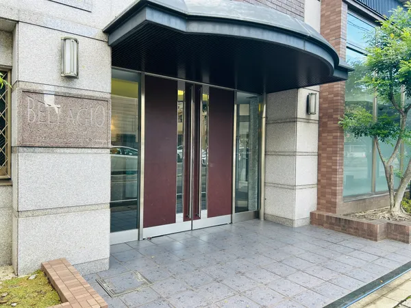 エントランス前