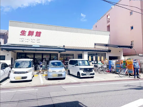 徒歩5分。