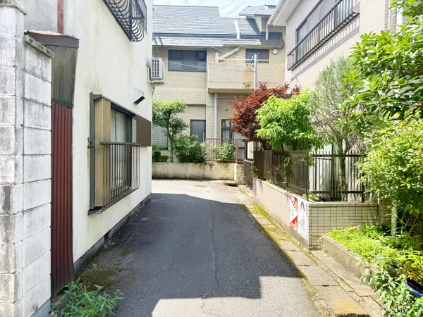 西側道路～外観
