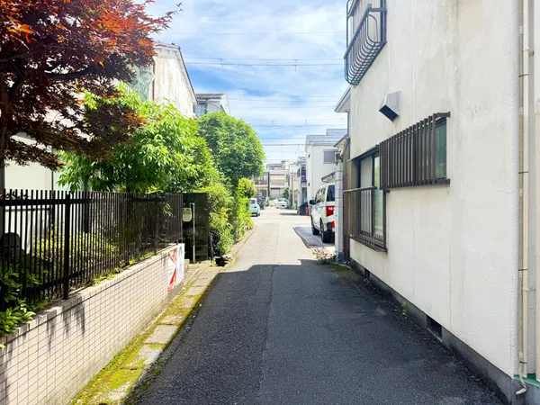 西側道路～外観