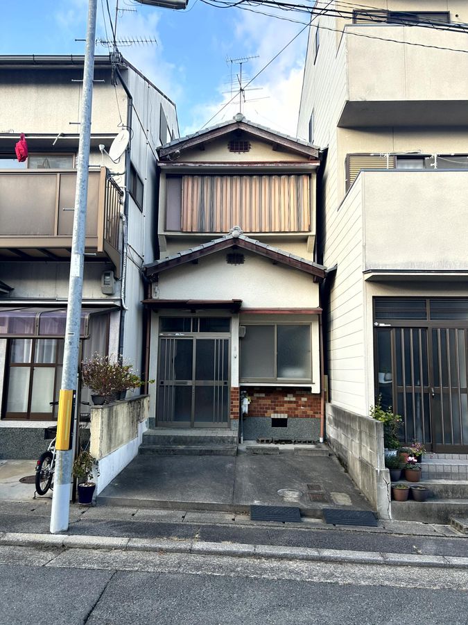 前面道路含む外観