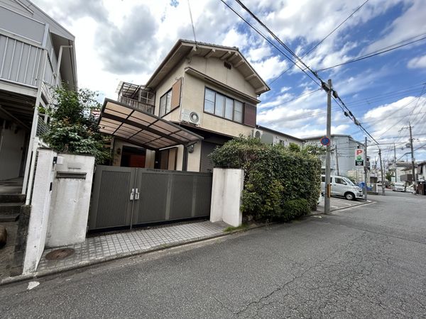 前面道路含む外観