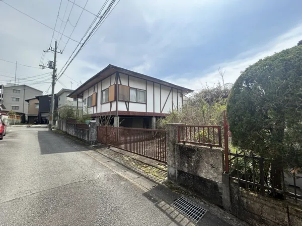 前面道路含む外観