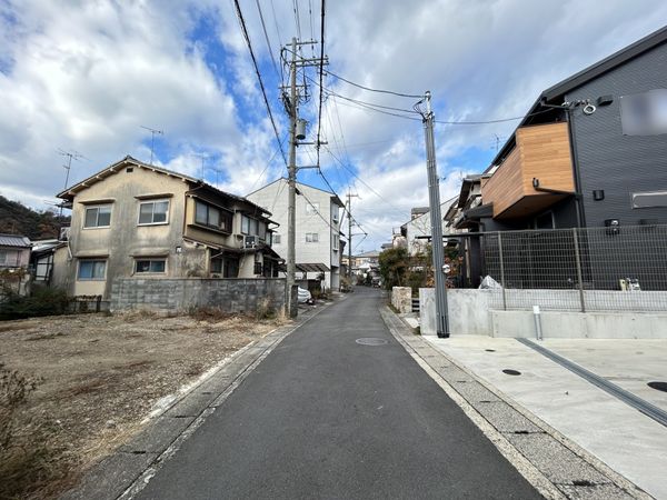 左京区山端大塚町 前面道路含む外観 左京区山端大塚町 前面道路含む外観