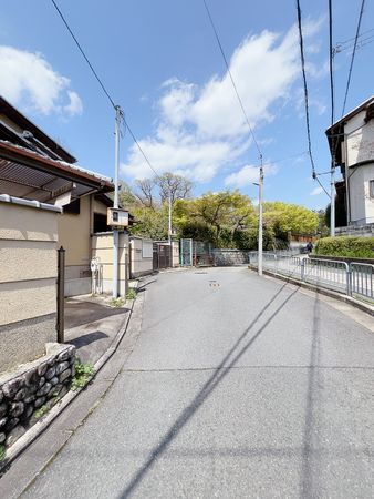 前面道路含む外観