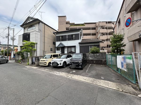 前面道路含む外観