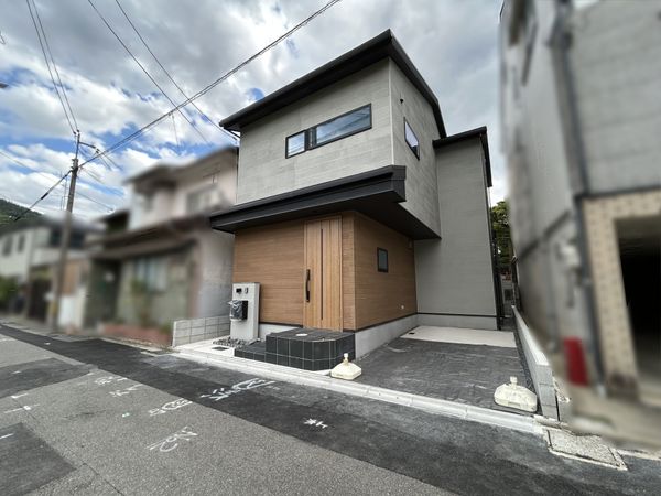 前面道路含む外観