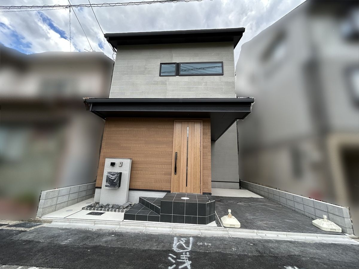 前面道路含む外観