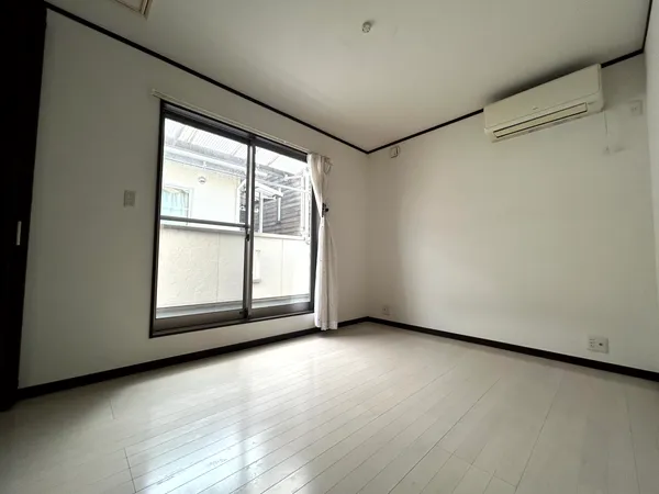 2階洋室（約6帖）