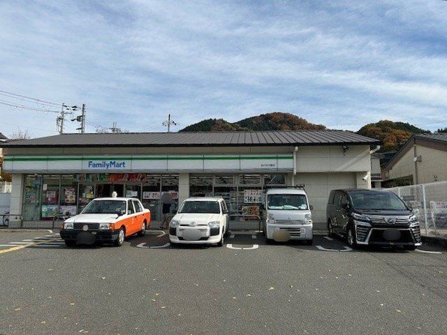 左京区一乗寺才形町 ファミリーマート白川北大路店(約320m) ファミリーマート白川北大路店(約320m)