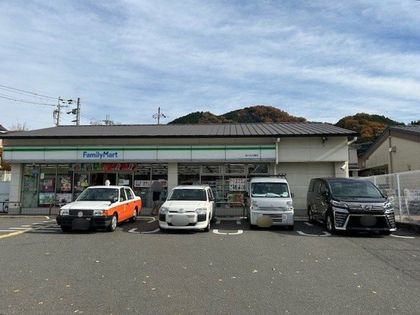 左京区一乗寺才形町 ファミリーマート白川北大路店(約320m) ファミリーマート白川北大路店(約320m)