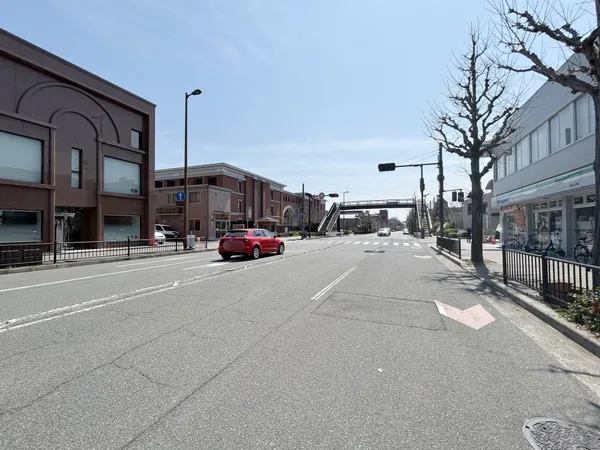 前面道路（烏丸通り）