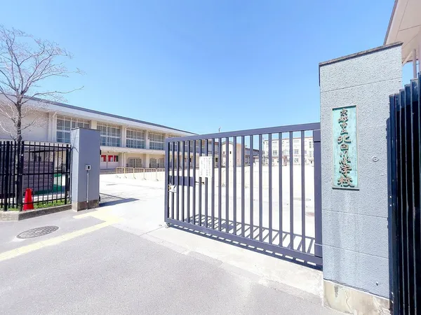 徒歩7分。