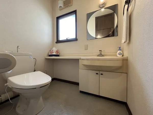 ２階洗面トイレ（一戸建部分）