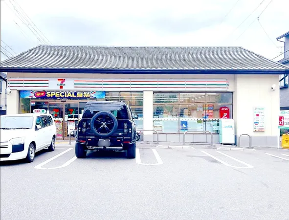 徒歩6分。徒歩2分