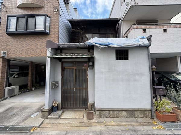 前面道路含む外観