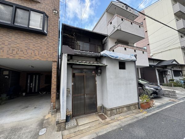 前面道路含む外観