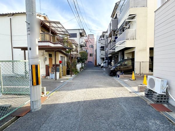 平野区長吉出戸1丁目 古家付土地 前面道路含む外観 平野区長吉出戸1丁目 古家付土地 前面道路含む外観