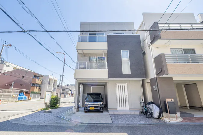 平成25年10月建築延床面積：109.63平米木造３階建4LD