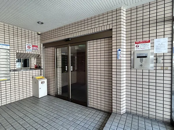 オートロックがございます。