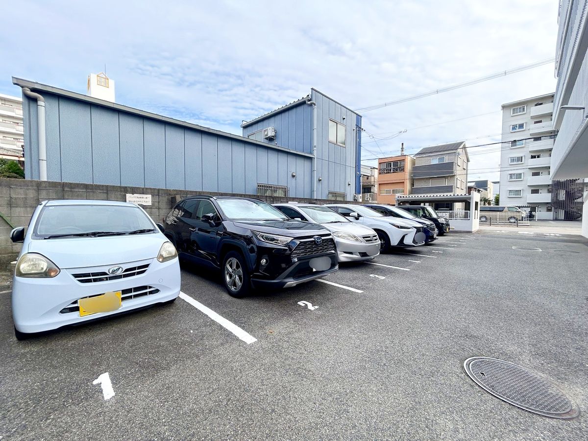 ユニライフ住吉 駐車場 駐車場