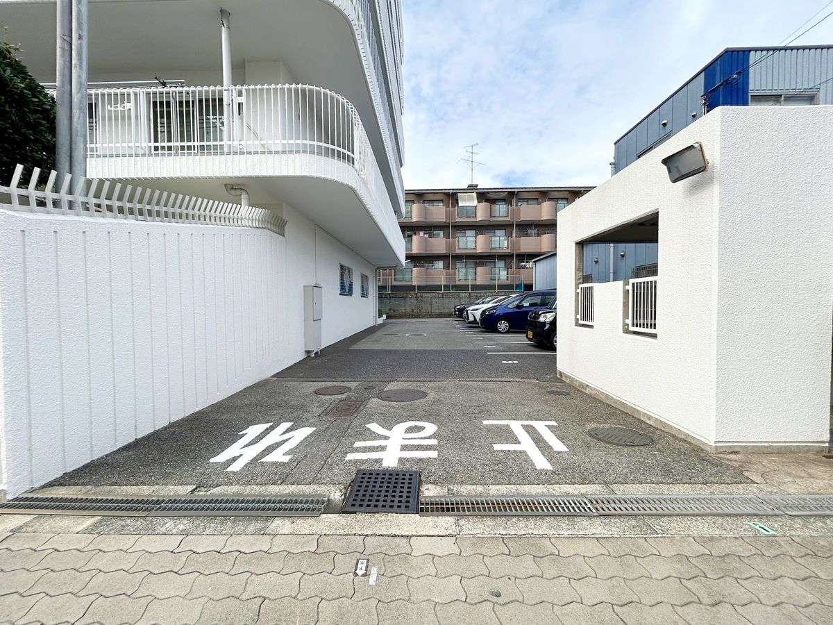 ユニライフ住吉 駐車場 駐車場