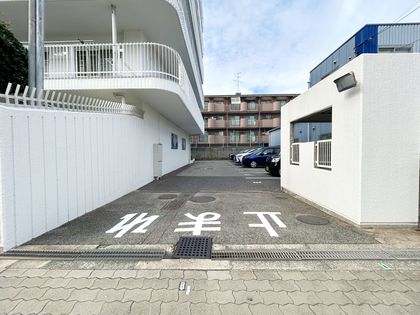 ユニライフ住吉 駐車場 駐車場