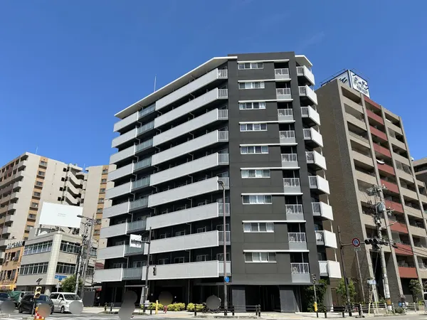 平成２７年９月建築、１０階建てマンションの７階部分のお部屋でございます。