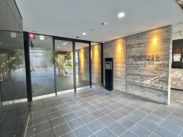 グランパーク大阪WEST エントランス グランパーク大阪WEST エントランス
